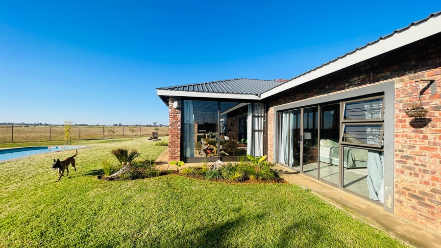 4 Bedroom Property for Sale in Grimbeeck Park North West
